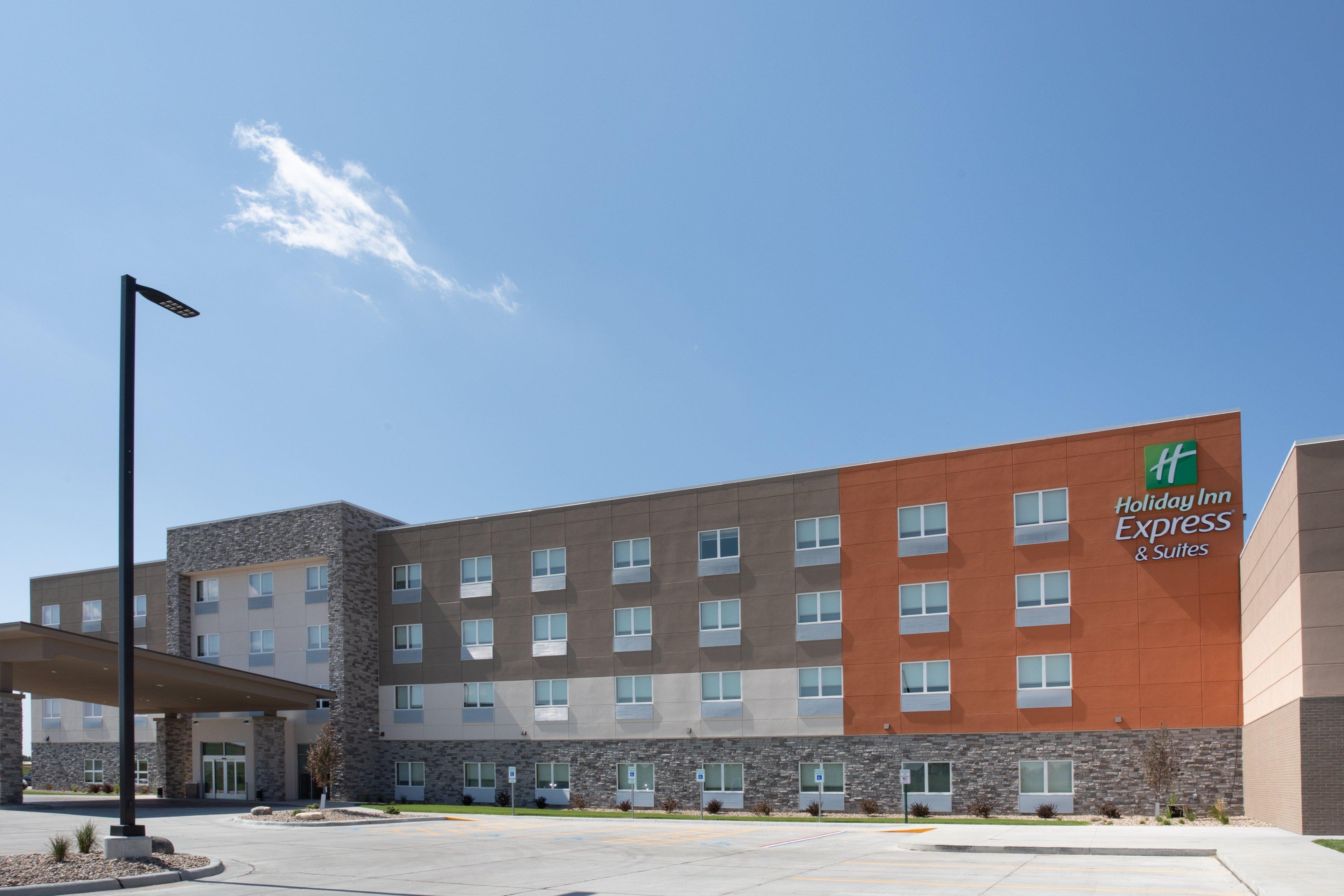 Holiday Inn Express & Suites Sioux City North - Event Center By Ihg Dakota Dunes Exterior photo