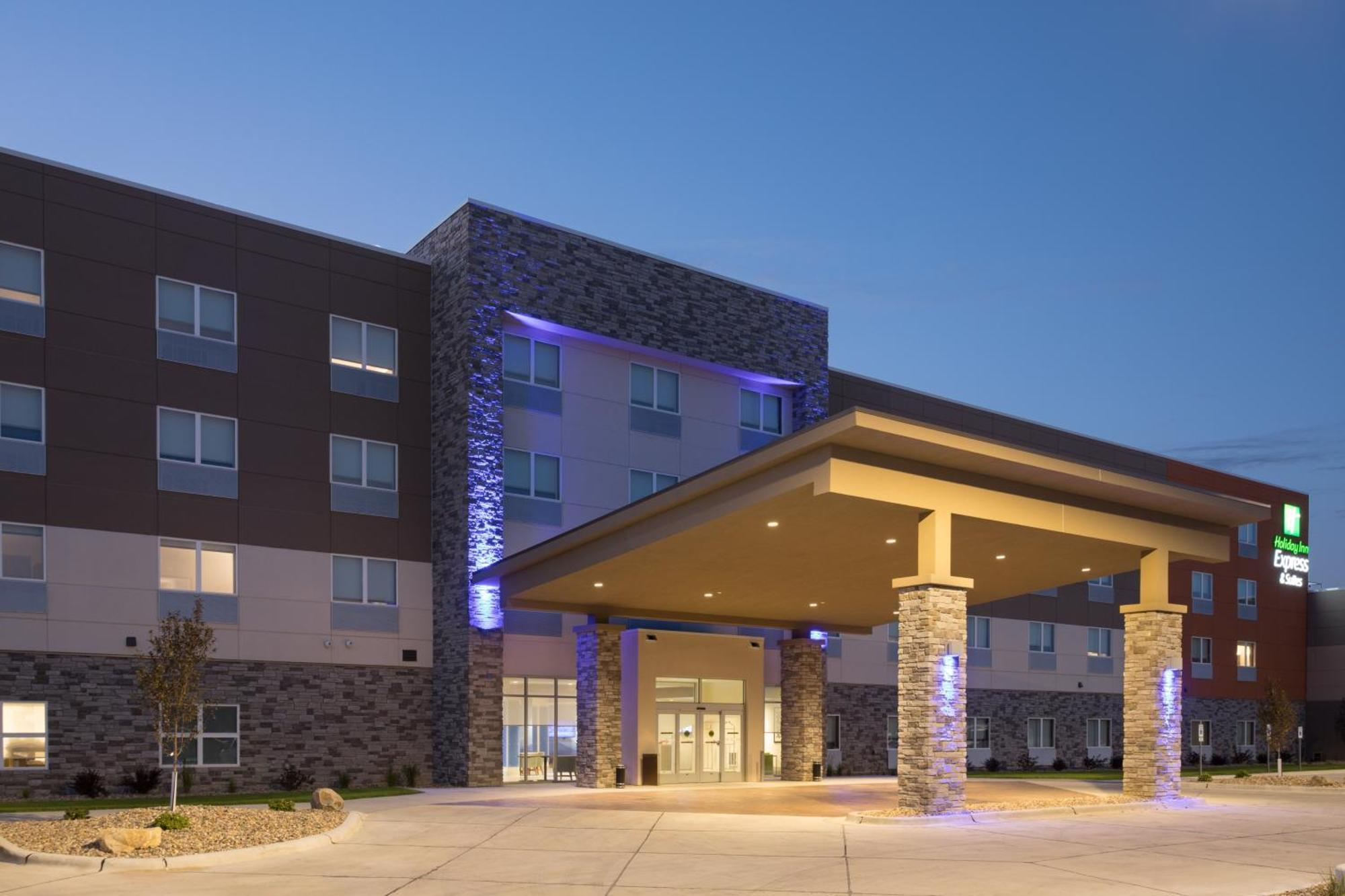 Holiday Inn Express & Suites Sioux City North - Event Center By Ihg Dakota Dunes Exterior photo